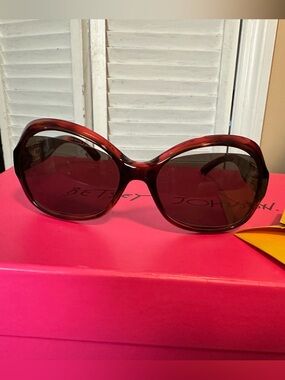 Brown Fendi sunglasses with gold embellishment